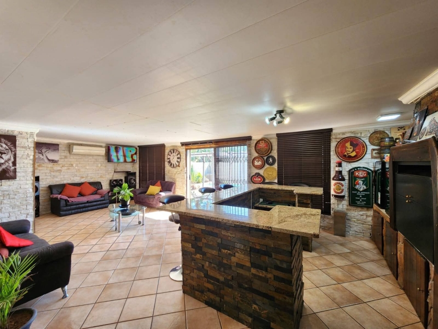 4 Bedroom Property for Sale in Rhodesdene Northern Cape